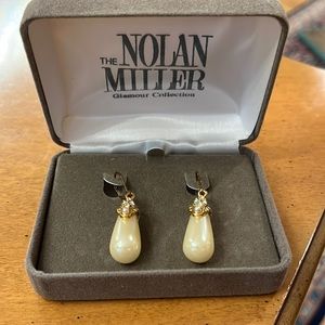 New in box Nolan Miller glamour collection pearl dangle rhinestone earrings